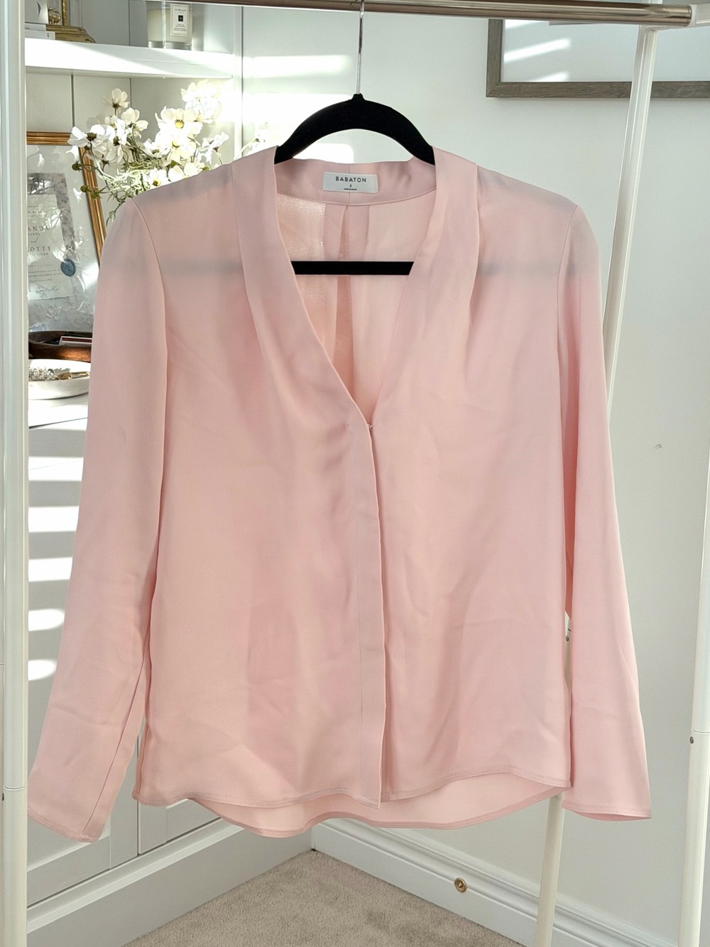Babaton Light Pink V-Neck Long Sleeve Blouse